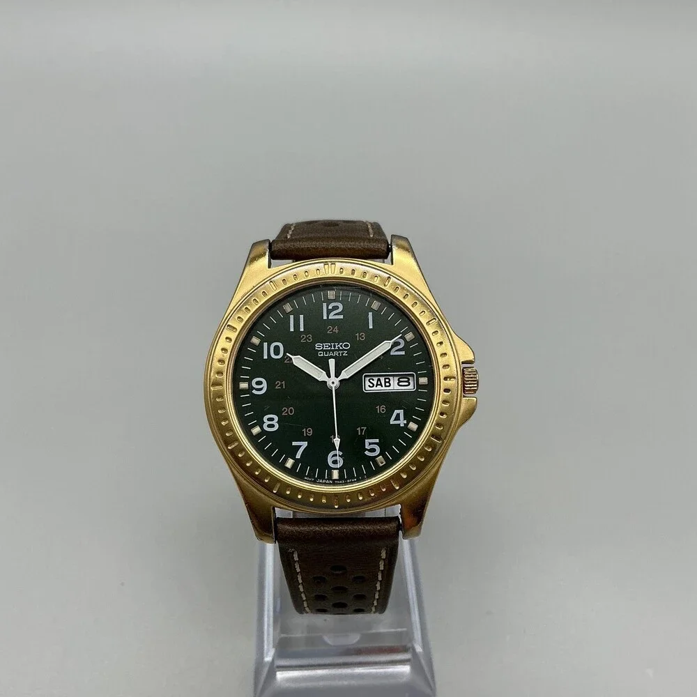 Vintage Seiko 7N43-8B09 Mens Watch 38mm Green Dial Day Date Brown Leather Quartz